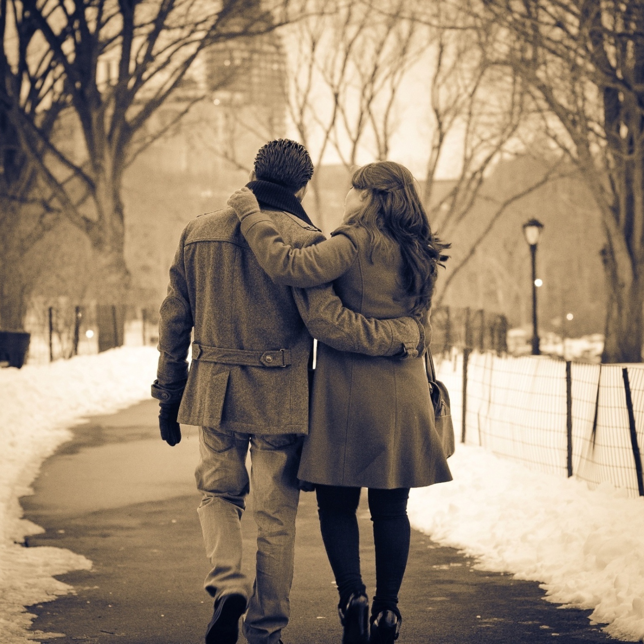 Das Lovers In Winter Wallpaper 2048x2048