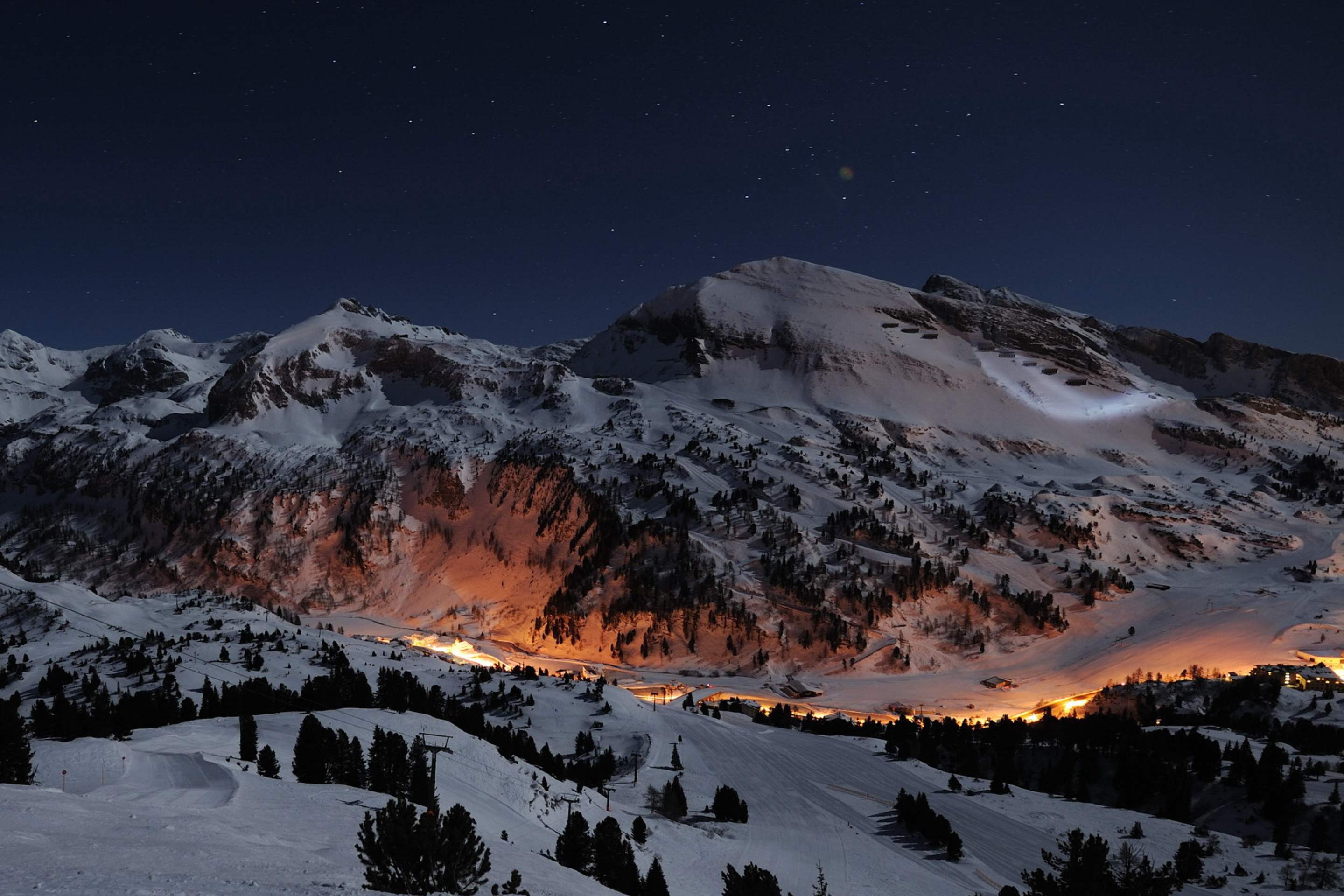Das Snowy Mountains Sky Resort Wallpaper 2880x1920