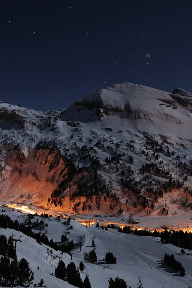 Sfondi Snowy Mountains Sky Resort 640x960