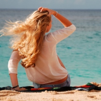 Blonde Girl At Beach wallpaper 208x208