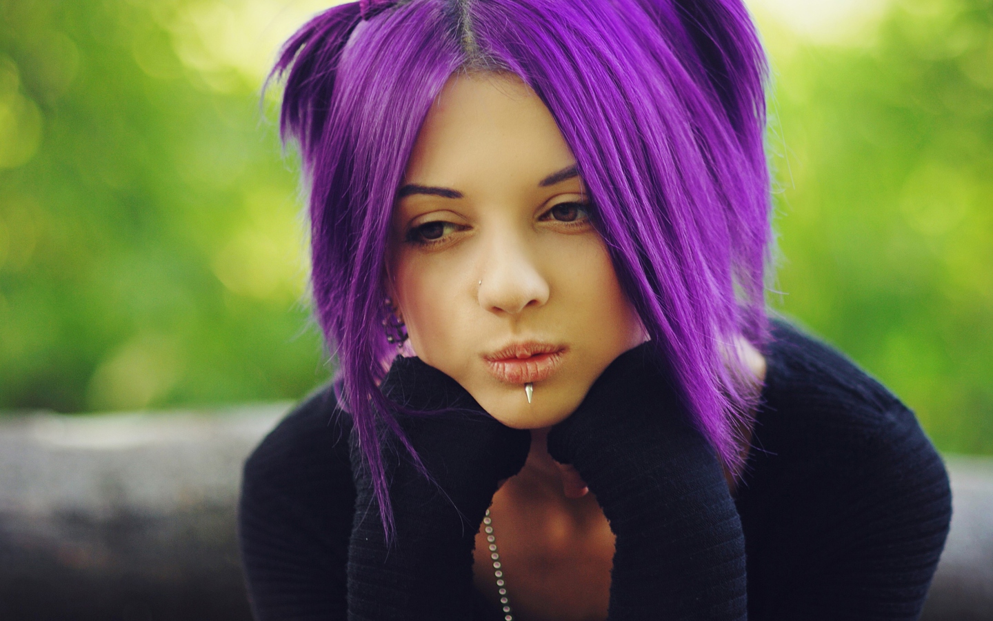 Обои Purple Girl 1440x900