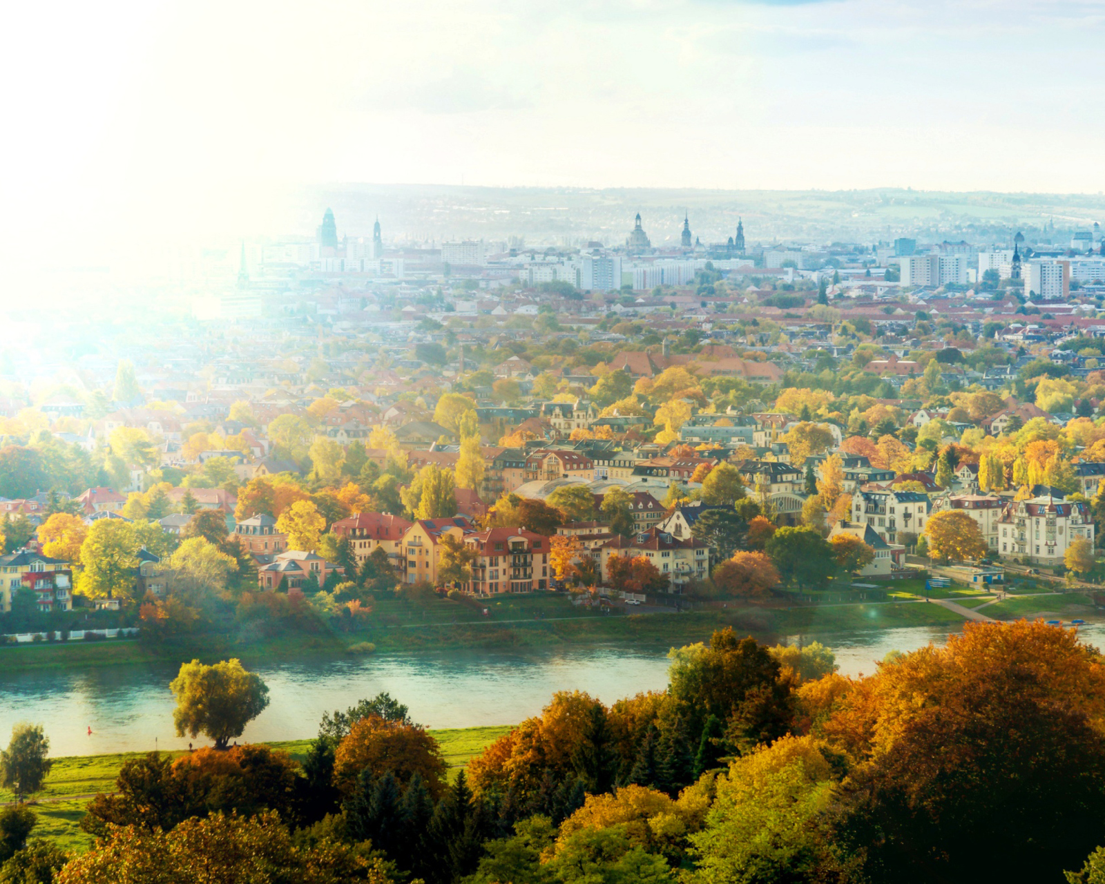 Dresden In Sun Lights screenshot #1 1600x1280