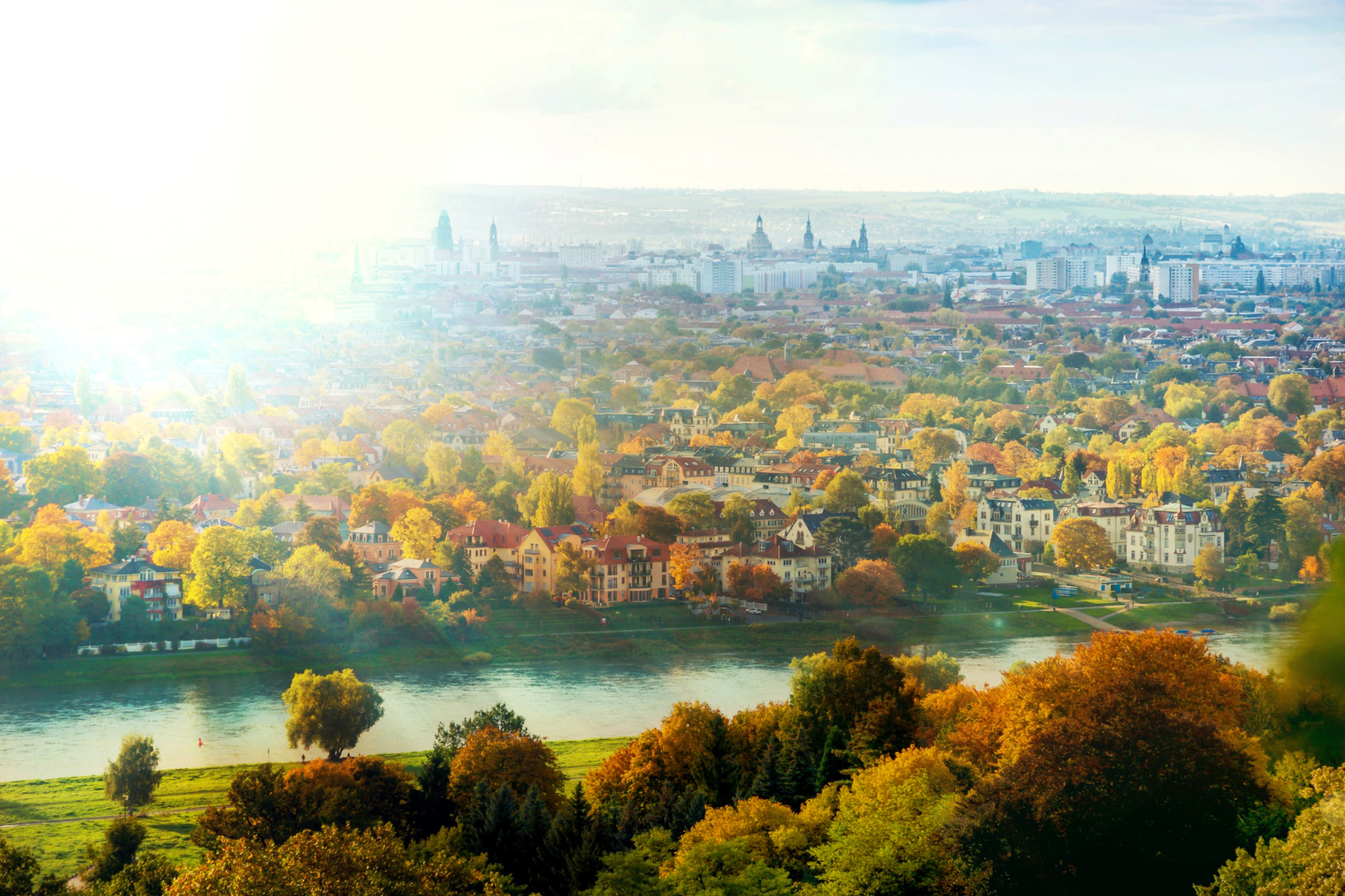 Dresden In Sun Lights screenshot #1 2880x1920