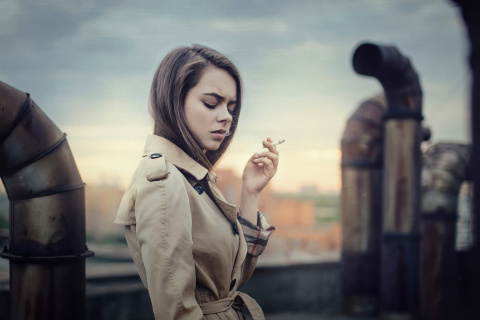 Das Smoking Girl Wallpaper 480x320