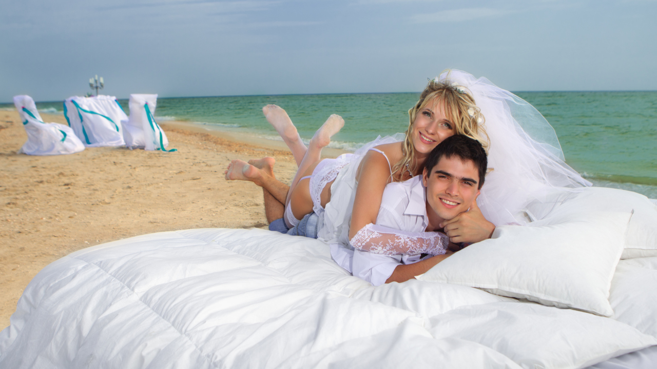 Just Married On Beach wallpaper 1280x720