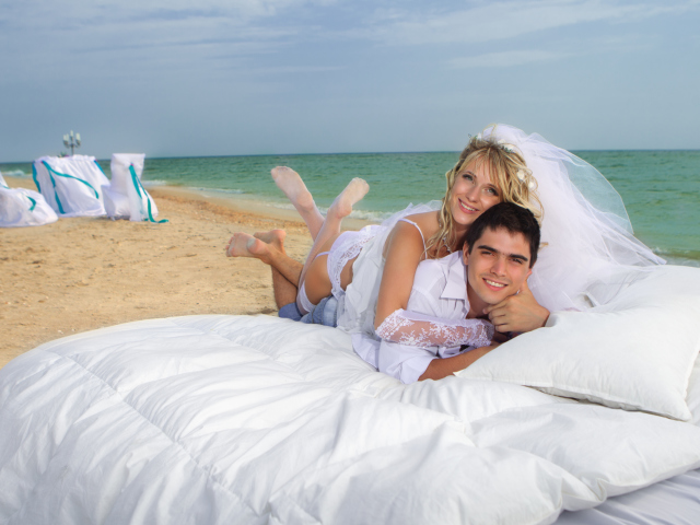 Just Married On Beach wallpaper 640x480