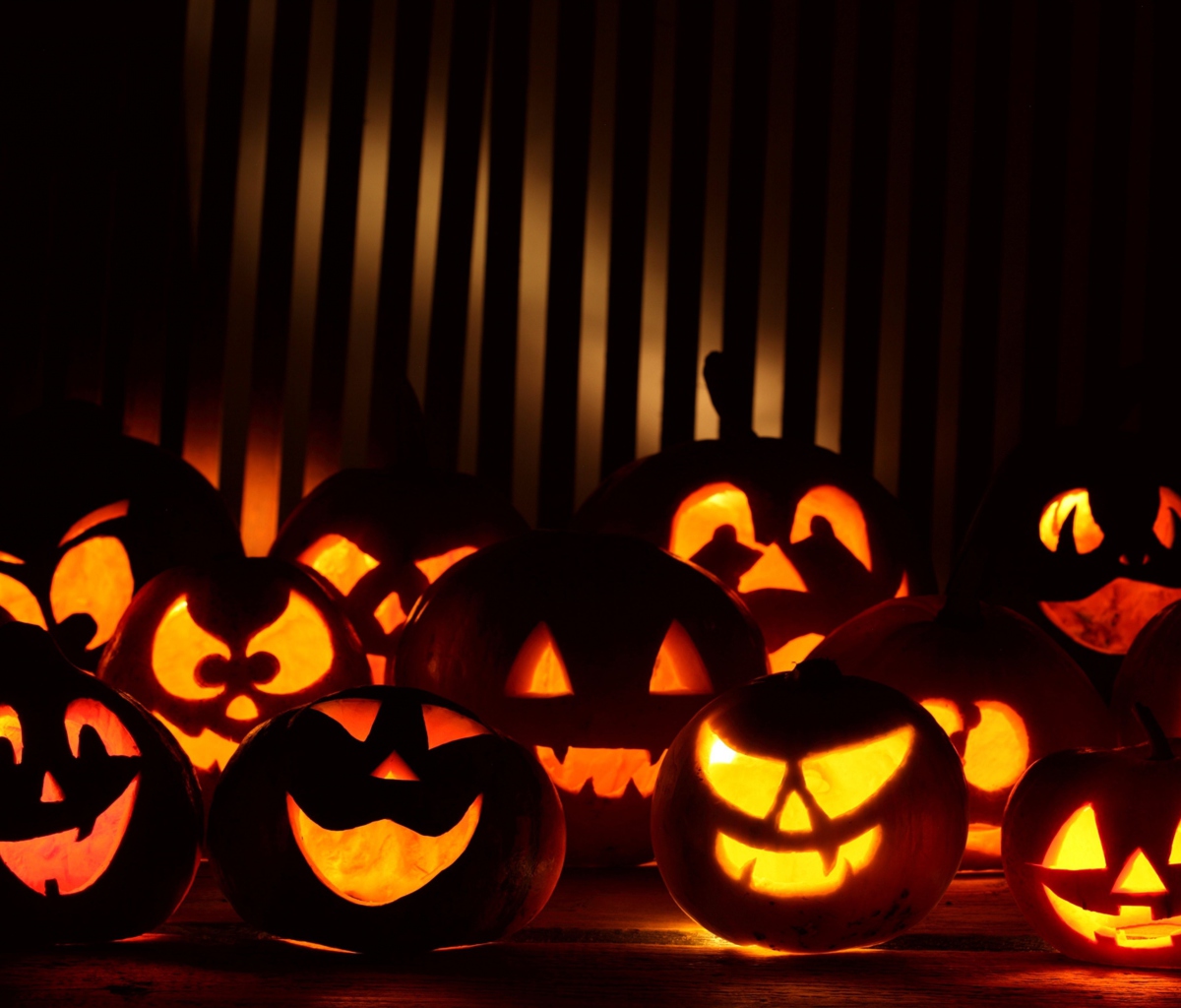 Halloween Pumpkins In The Dark wallpaper 1200x1024