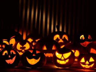 Halloween Pumpkins In The Dark wallpaper 320x240