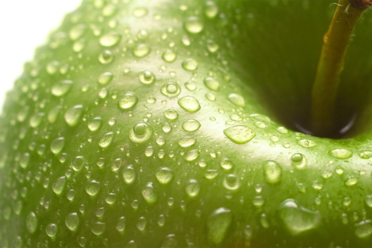 Das Water Drops On Green Apple Wallpaper