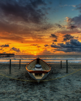 Boat On Beach At Sunset Hdr - Obrázkek zdarma pro Nokia C3-01