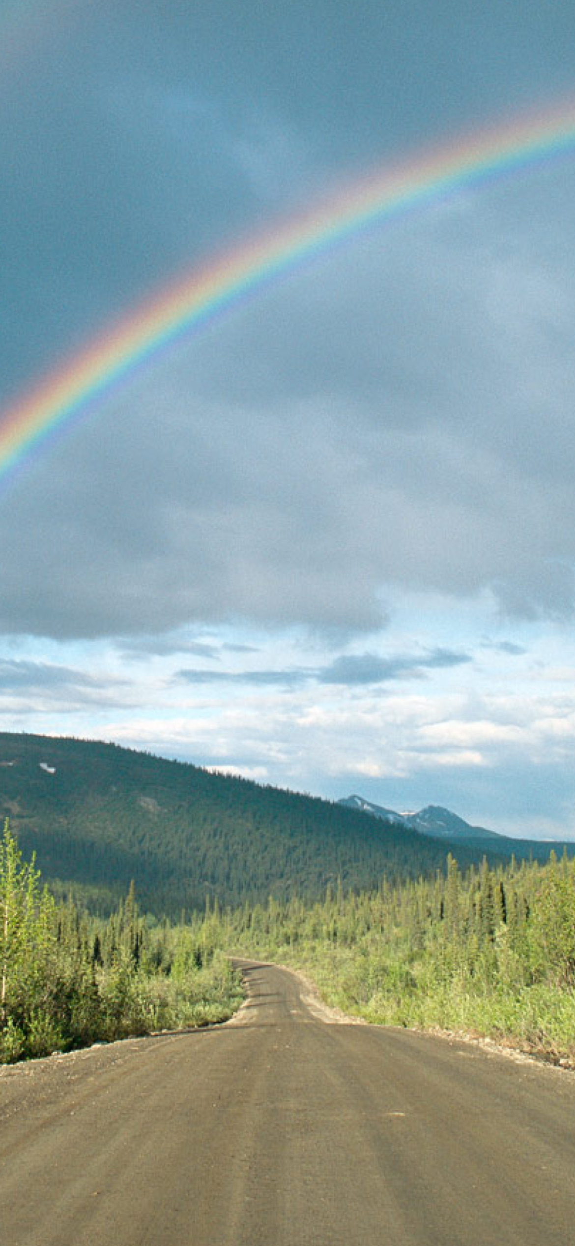 Fondo de pantalla Rainbow In Alaska 1170x2532