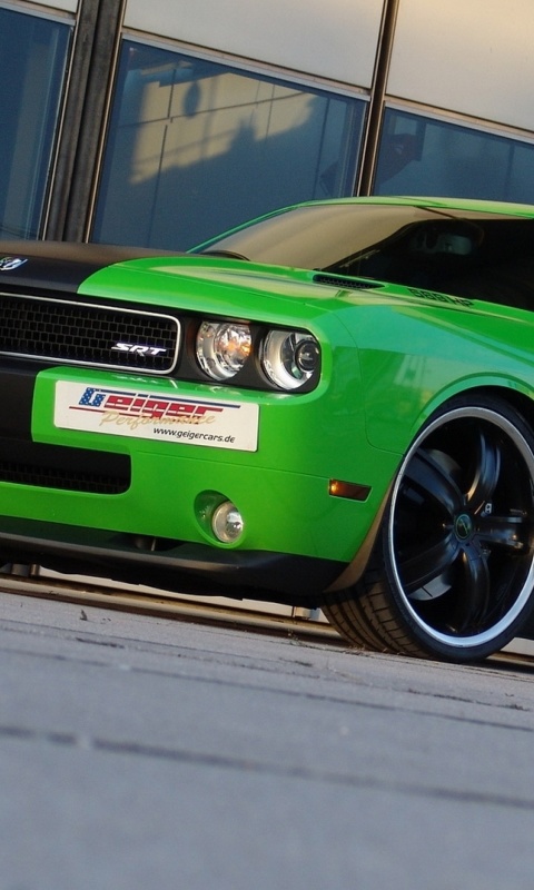 Das 2011 Dodge Challenger SRT8 392 Wallpaper 480x800