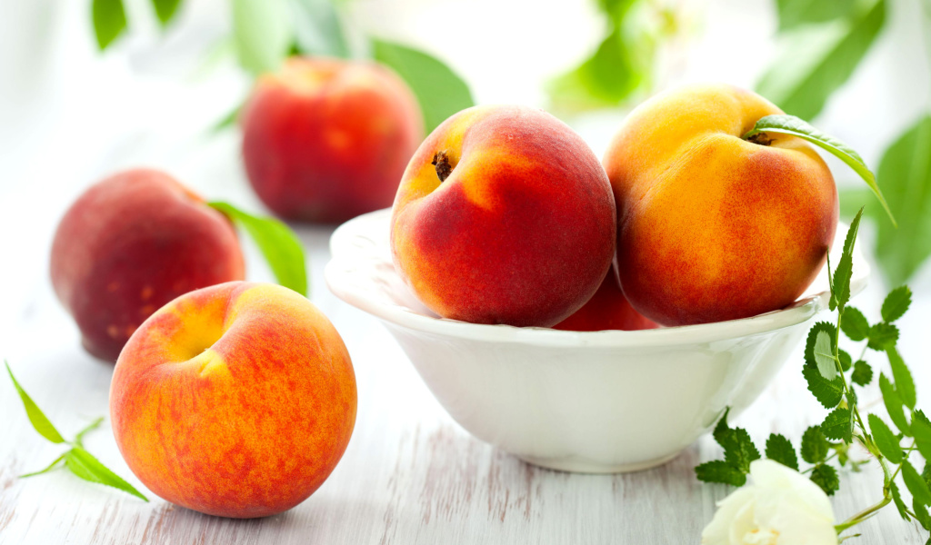 Nectarines and Peaches wallpaper 1024x600