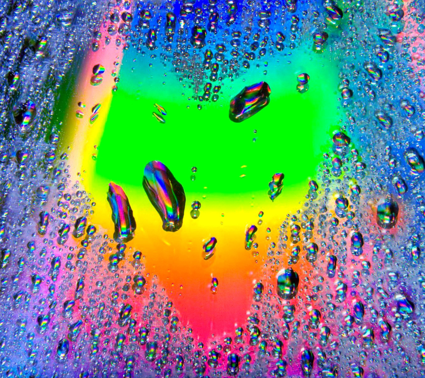 Обои Heart of Water Drops 1440x1280