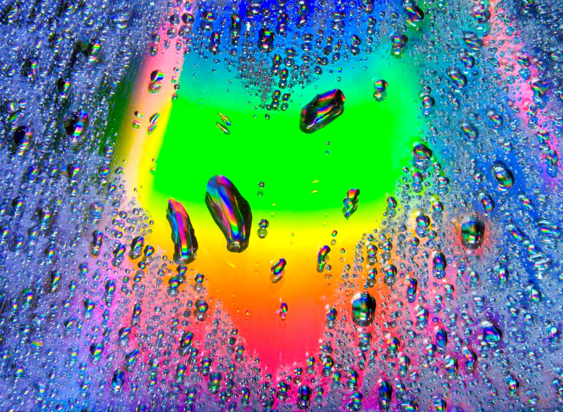 Fondo de pantalla Heart of Water Drops 1920x1408