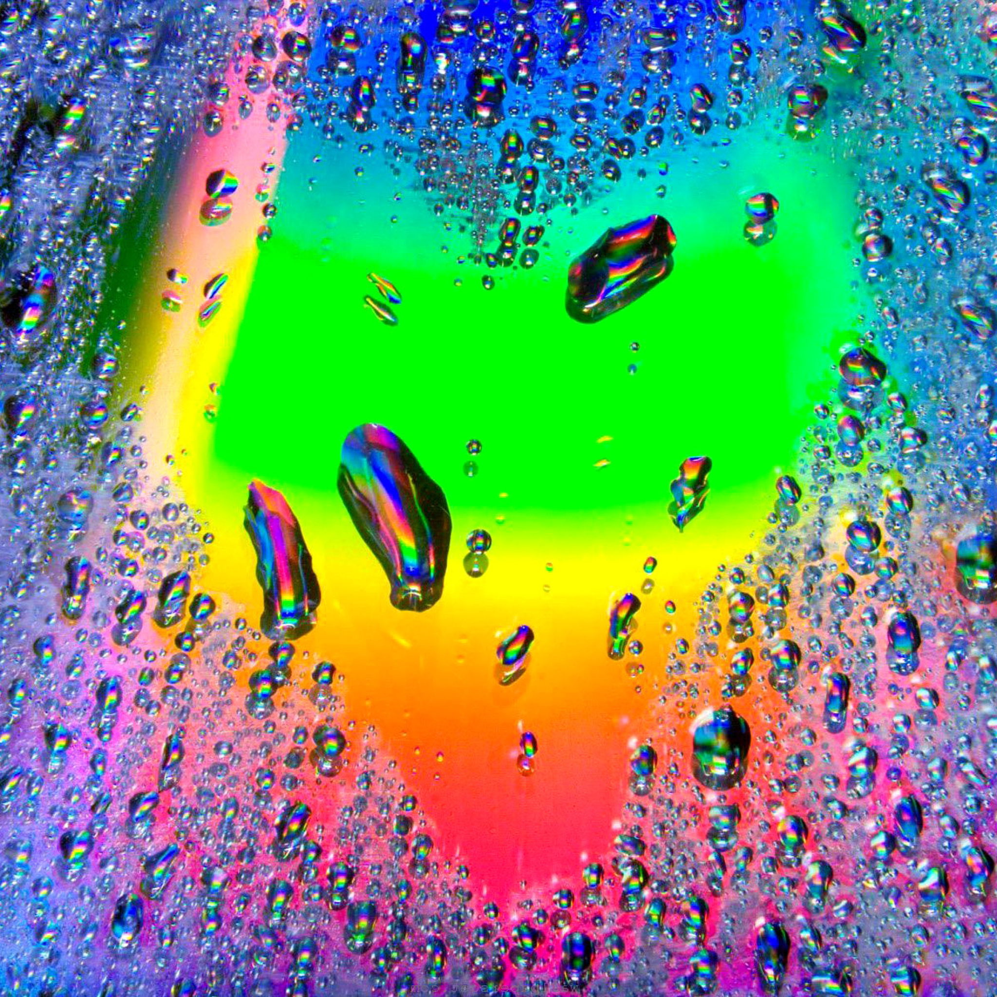 Обои Heart of Water Drops 2048x2048