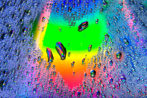 Fondo de pantalla Heart of Water Drops 480x320