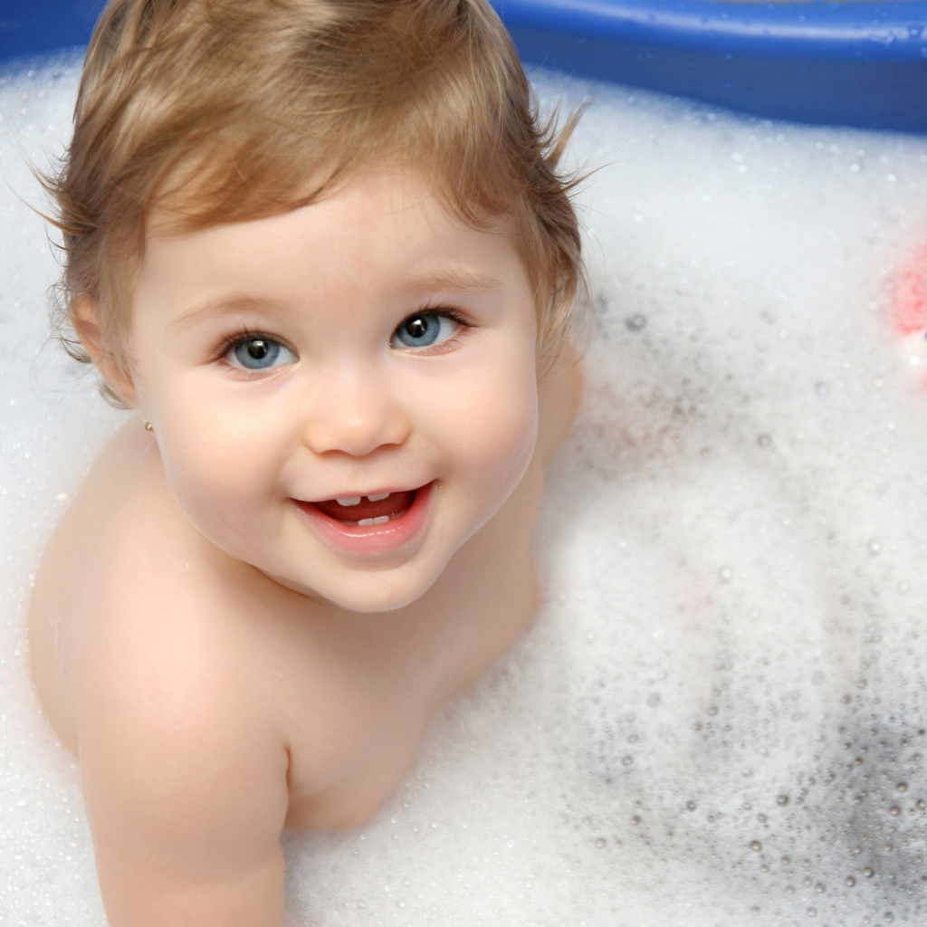 Cute Baby Taking Bath wallpaper 1024x1024