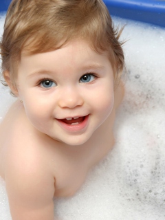 Обои Cute Baby Taking Bath 240x320