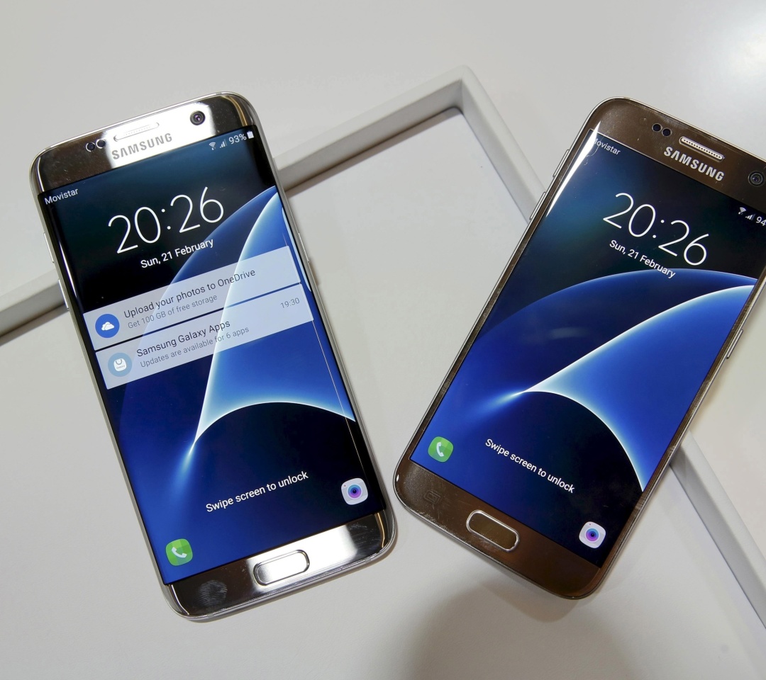Обои Samsung Galaxy S7 Edge vs Samsung Galaxy J7 1080x960