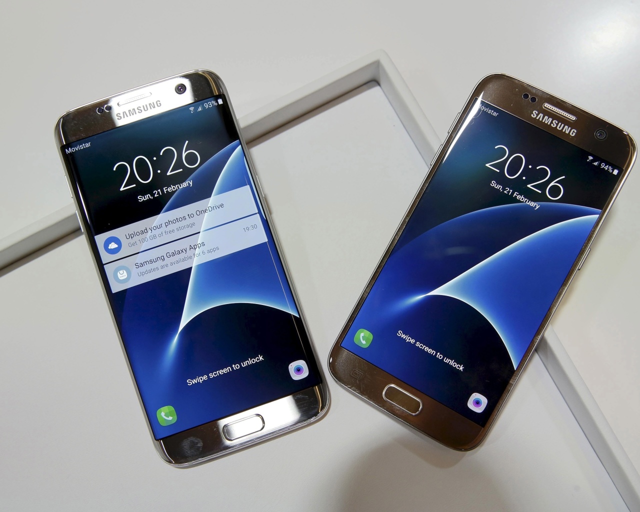 Fondo de pantalla Samsung Galaxy S7 Edge vs Samsung Galaxy J7 1280x1024