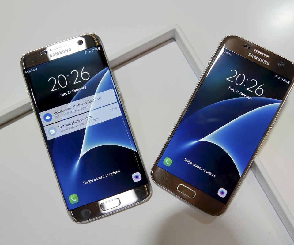 Обои Samsung Galaxy S7 Edge vs Samsung Galaxy J7 960x800