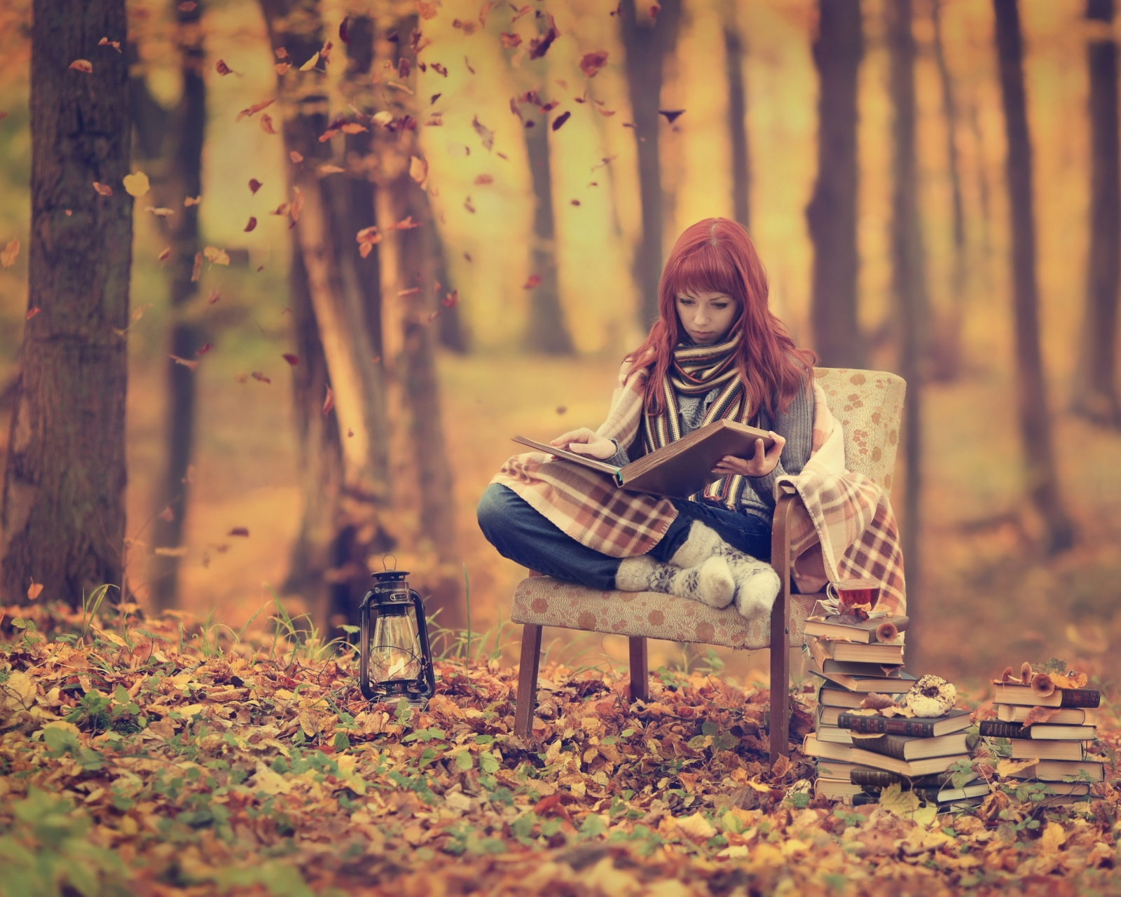 Обои Girl Reading Old Books In Autumn Park 1600x1280
