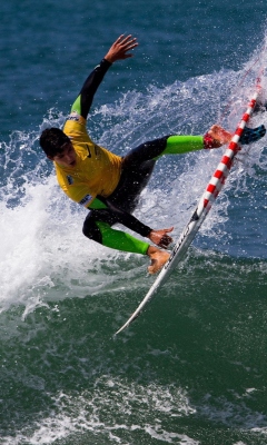 Das Man Surfing Wallpaper 240x400