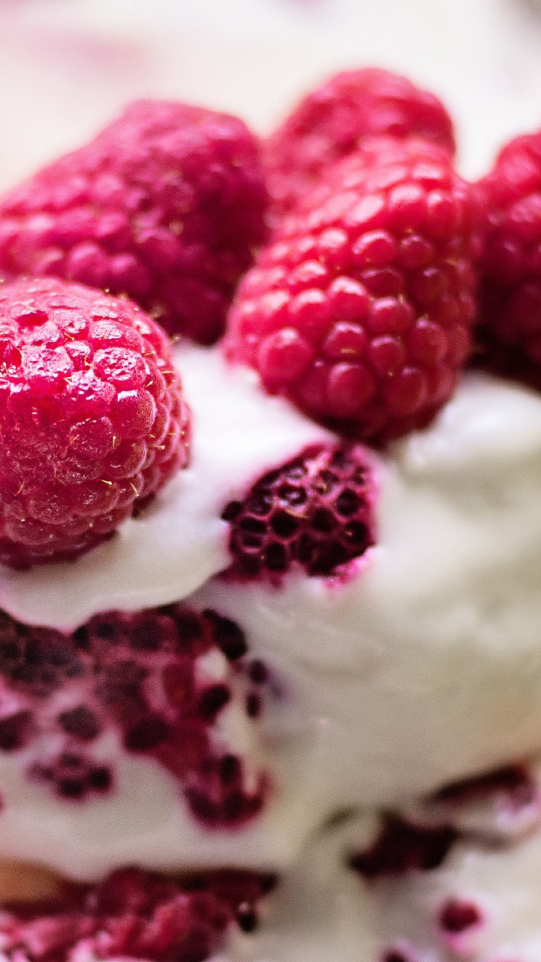 Das Raspberry Mousse Cake Wallpaper 1080x1920