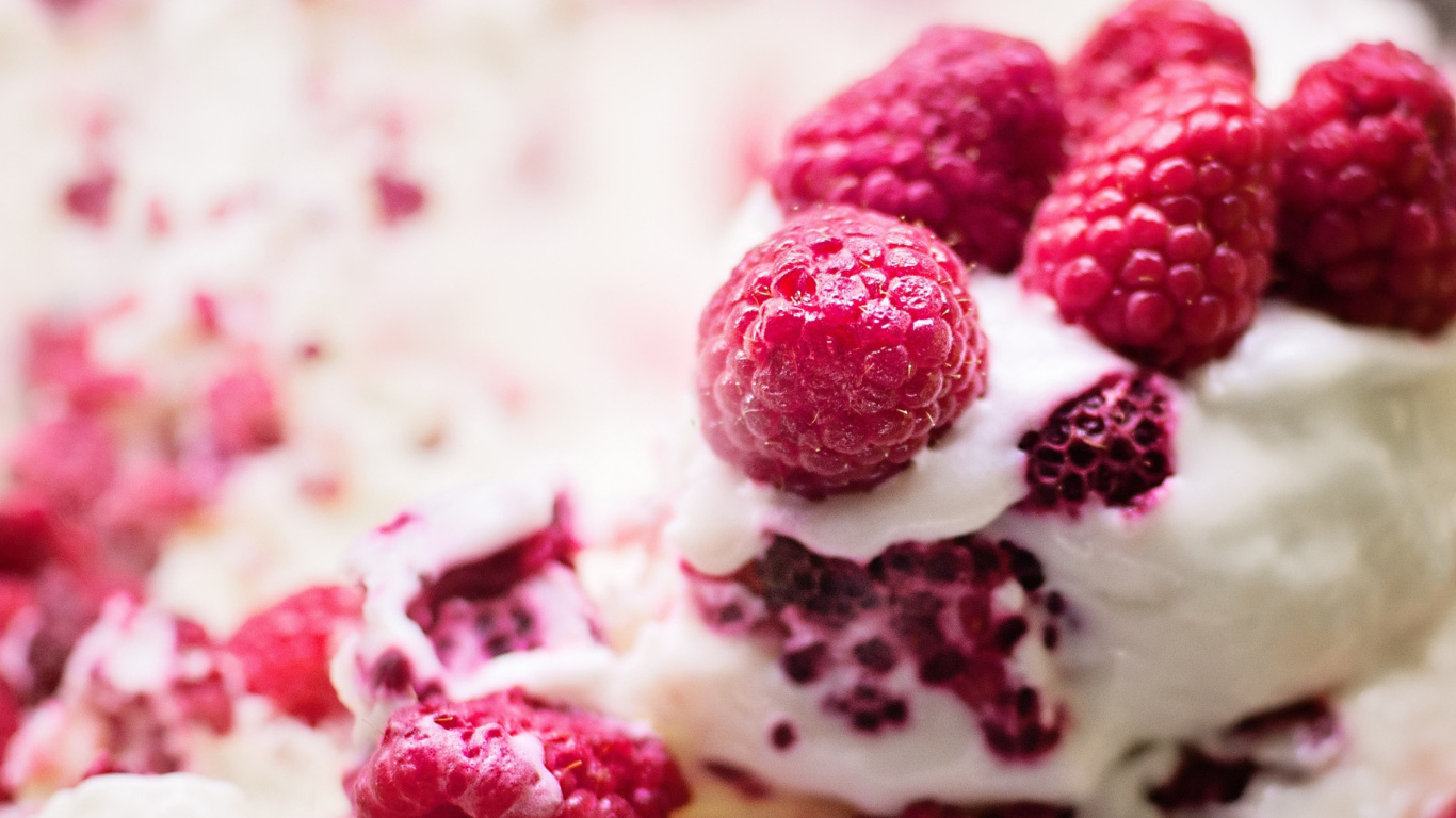 Das Raspberry Mousse Cake Wallpaper 1366x768