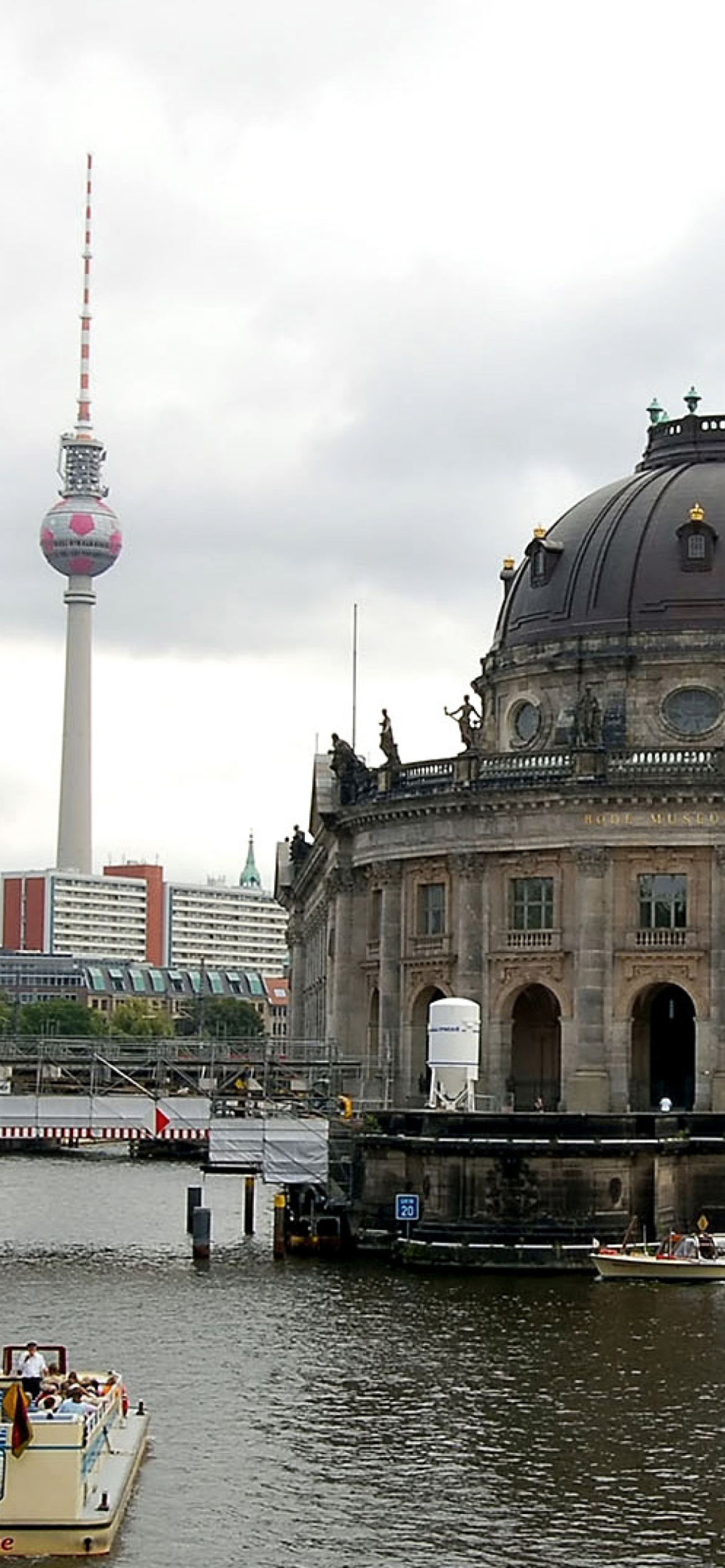 Screenshot №1 pro téma Berlin Attractions 1170x2532