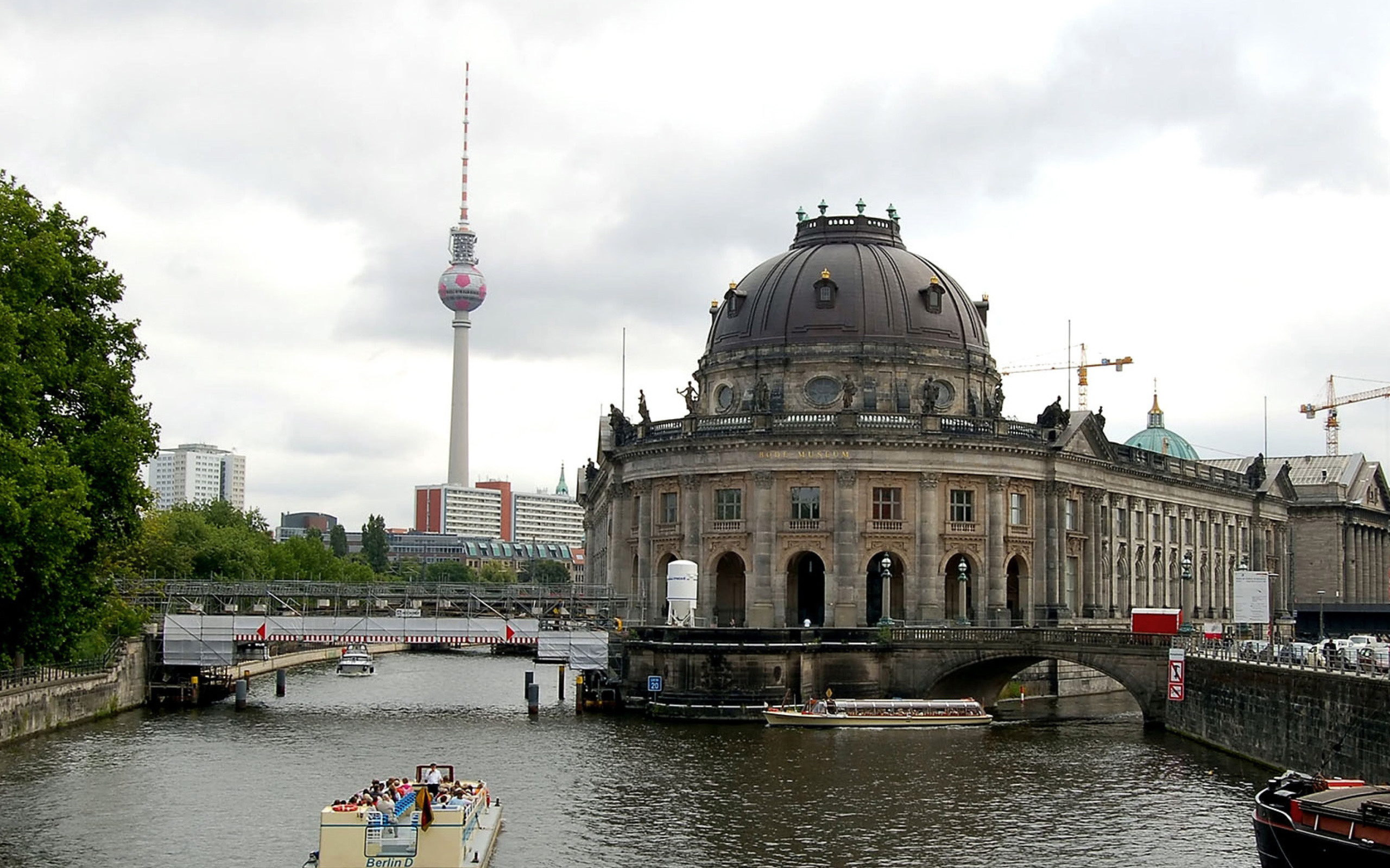 Berlin Attractions wallpaper 2560x1600