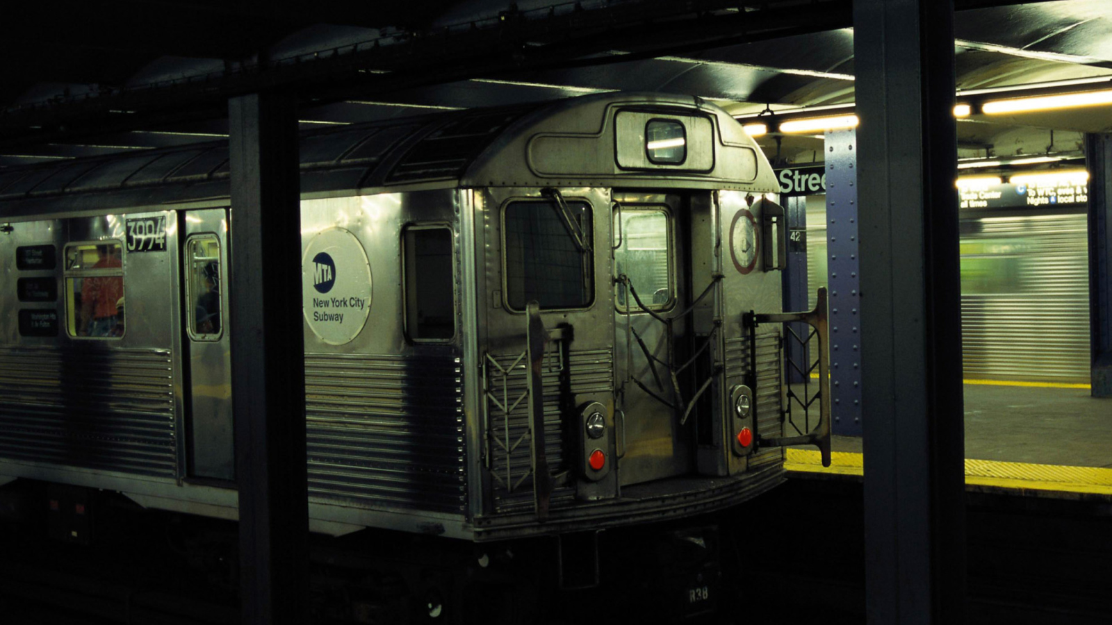 Underground Train wallpaper 1600x900