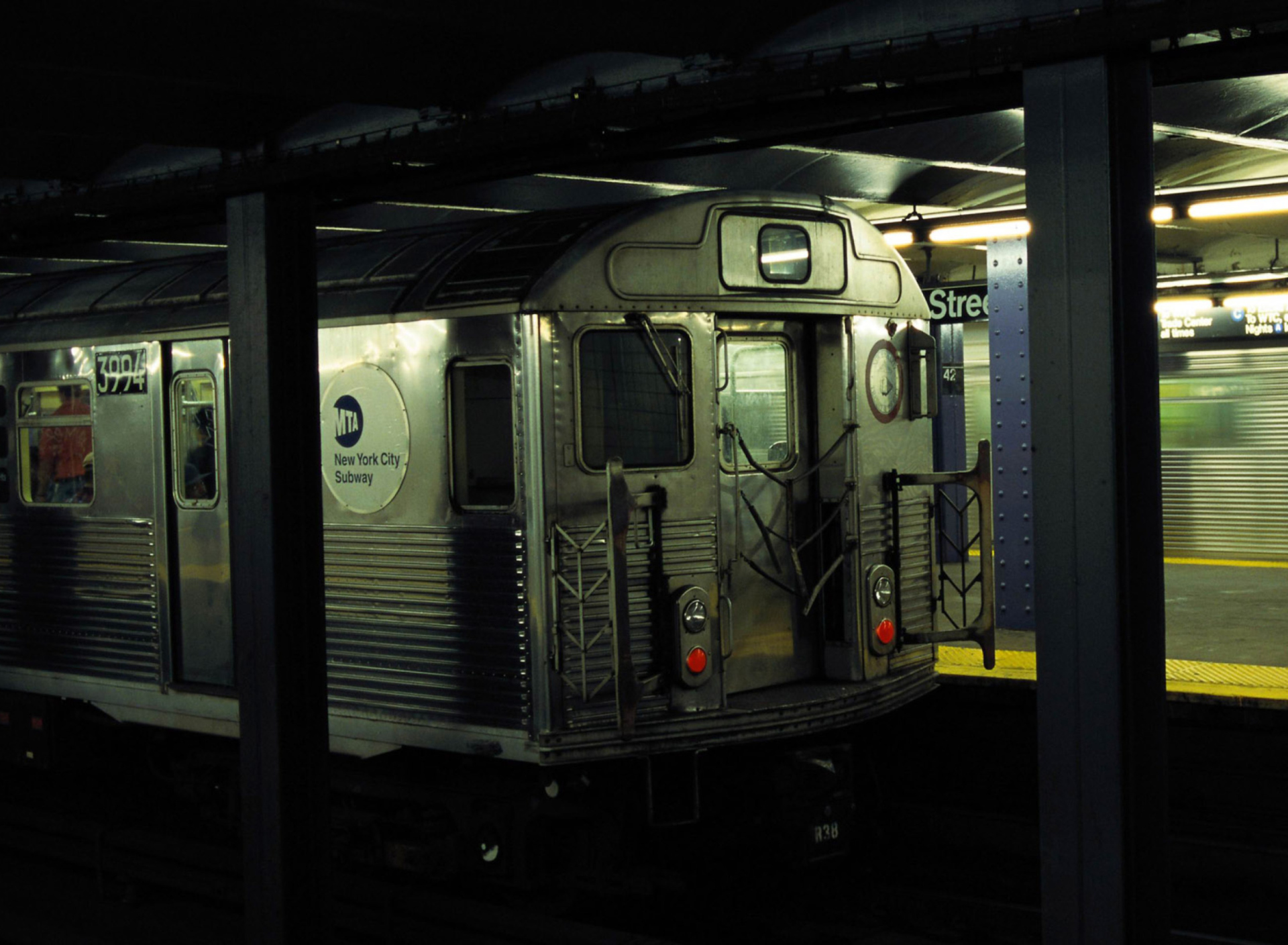 Обои Underground Train 1920x1408