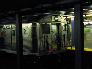 Das Underground Train Wallpaper 320x240