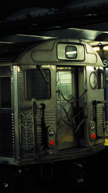 Обои Underground Train 360x640