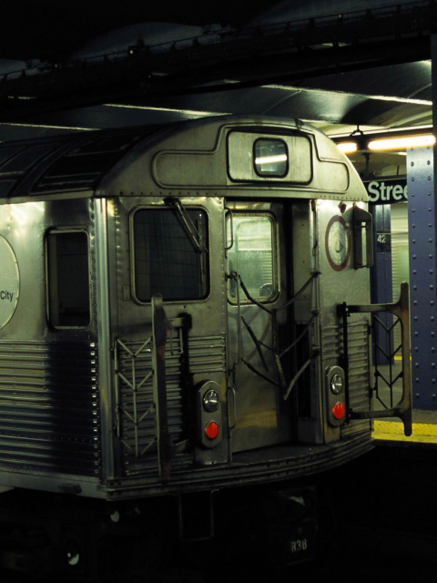 Обои Underground Train 480x640