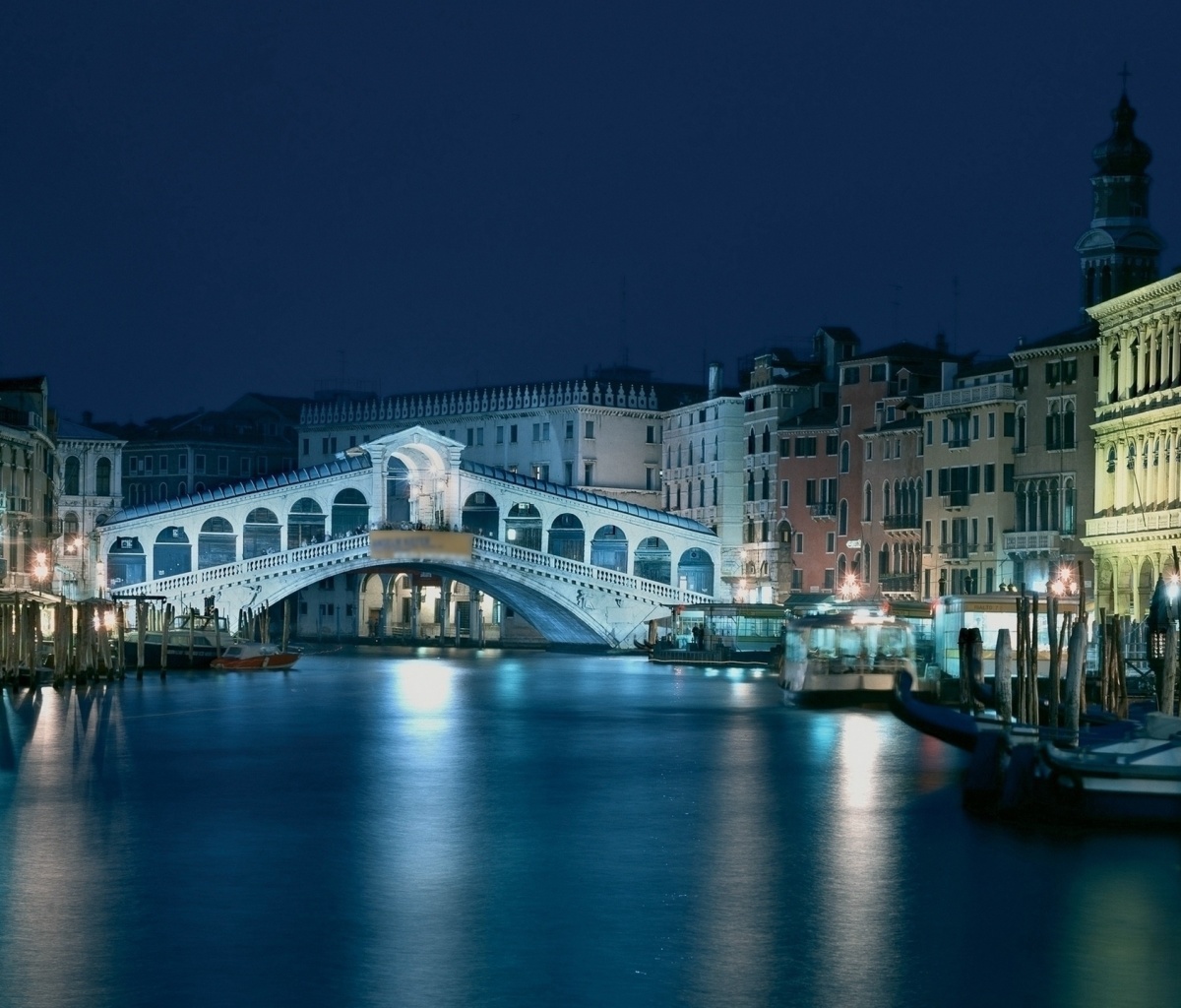 Fondo de pantalla Night in Venice Grand Canal 1200x1024