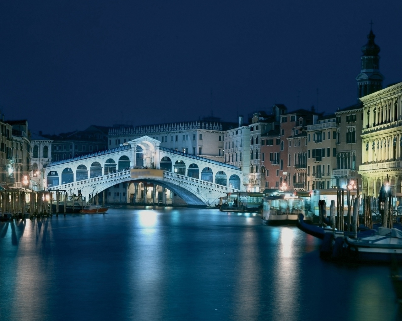 Обои Night in Venice Grand Canal 1280x1024
