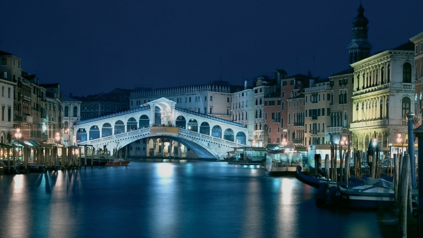 Fondo de pantalla Night in Venice Grand Canal 1366x768