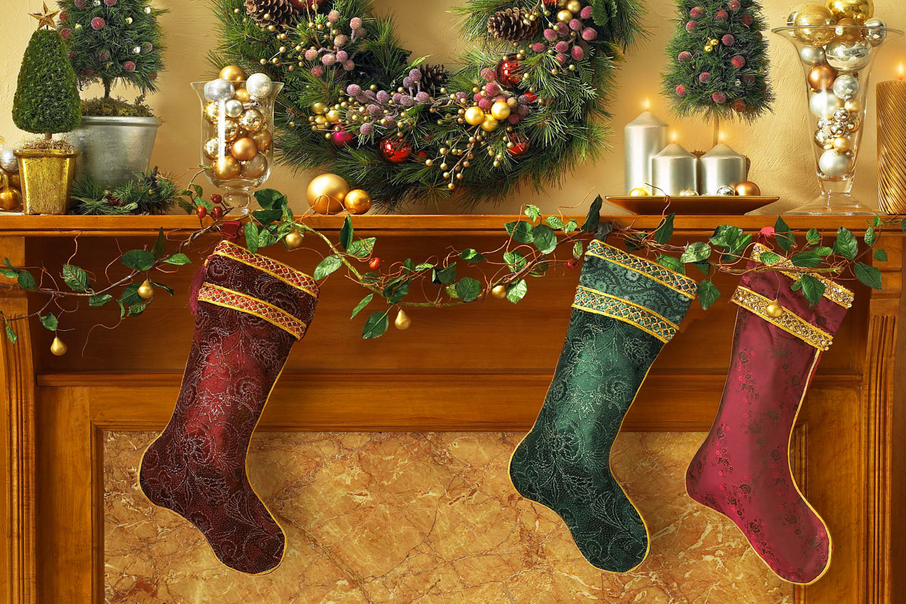 Christmas stocking on fireplace wallpaper 2880x1920