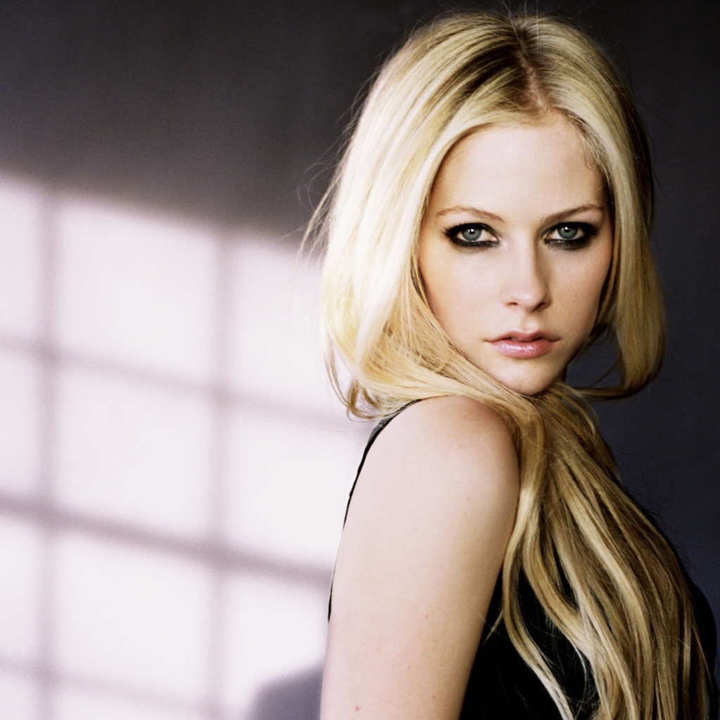 Das Cute Blonde Avril Lavigne Wallpaper 1024x1024