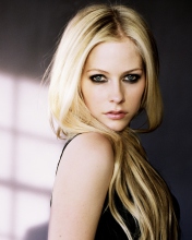 Cute Blonde Avril Lavigne wallpaper 176x220