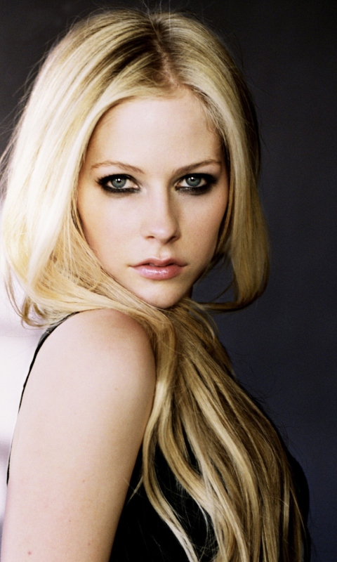 Cute Blonde Avril Lavigne wallpaper 480x800
