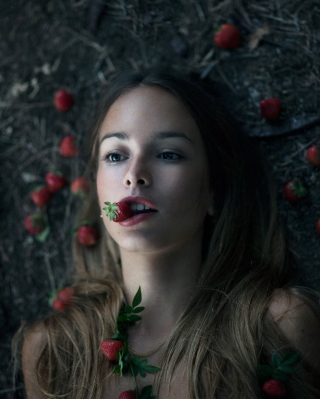 Poisoned Strawberry - Obrázkek zdarma pro iPhone 4