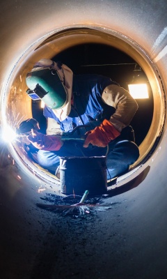 Fondo de pantalla Arc welding work 240x400