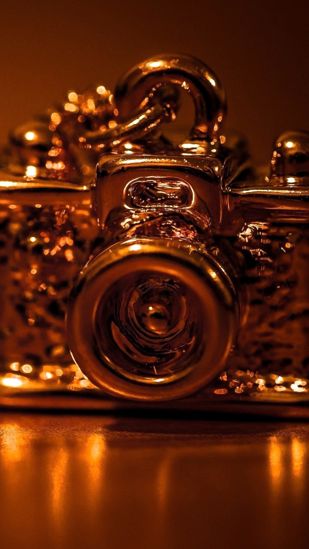 Fondo de pantalla Vintage Golden Camera 1080x1920