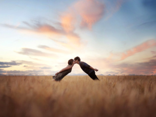 Couple Kiss Bokeh wallpaper 320x240