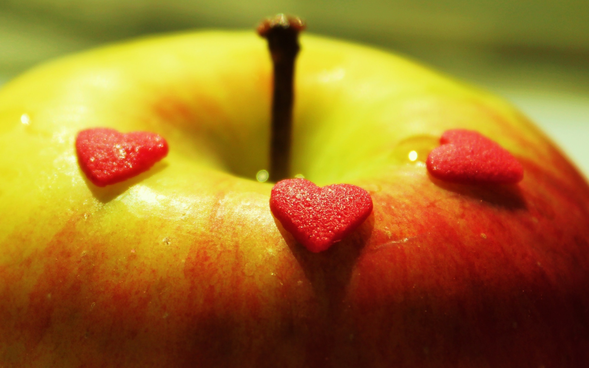 Heart And Apple wallpaper 1920x1200