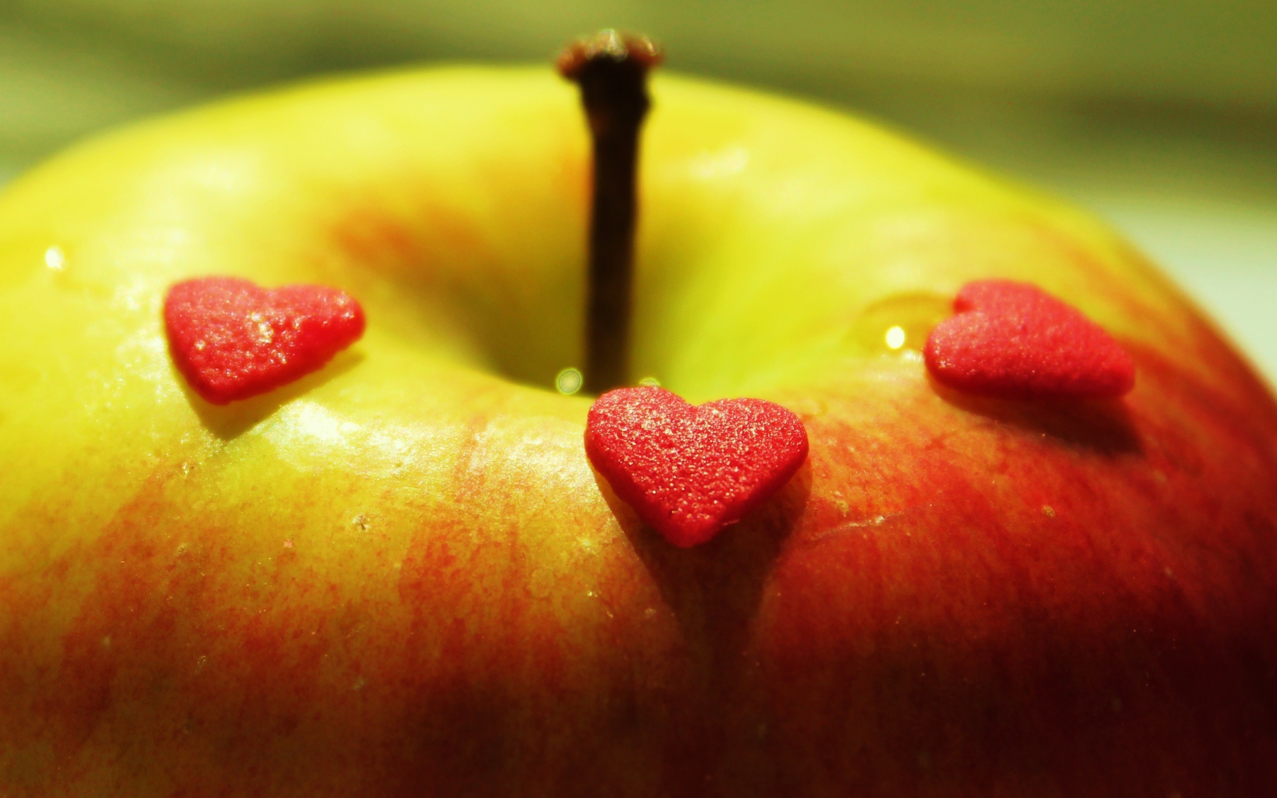 Heart And Apple wallpaper 2560x1600